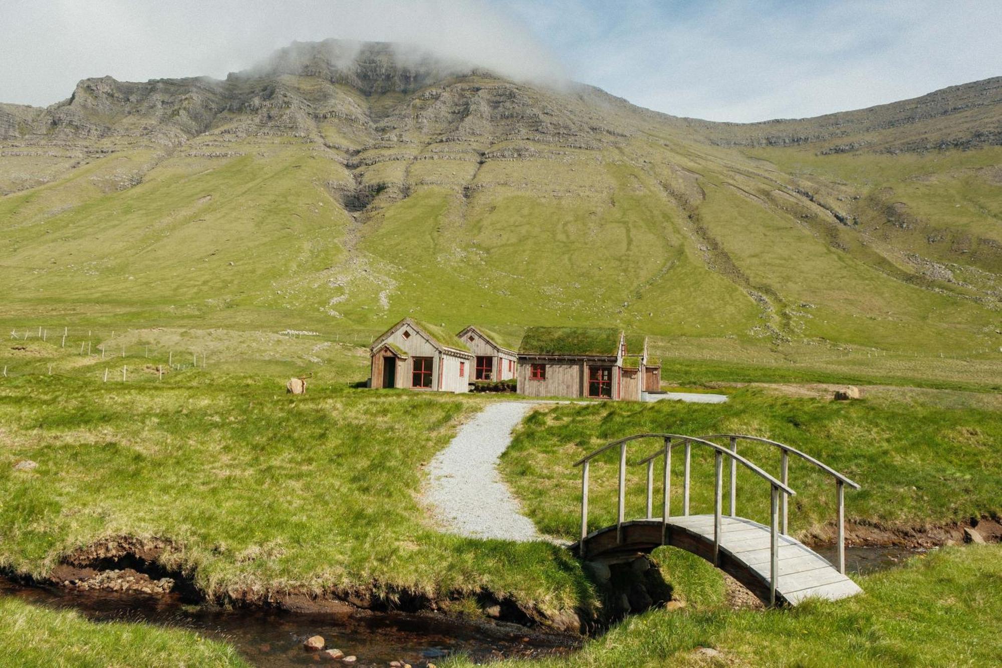 Mulafossur Cottages By Famous Waterfall In Gasadalur Zewnętrze zdjęcie