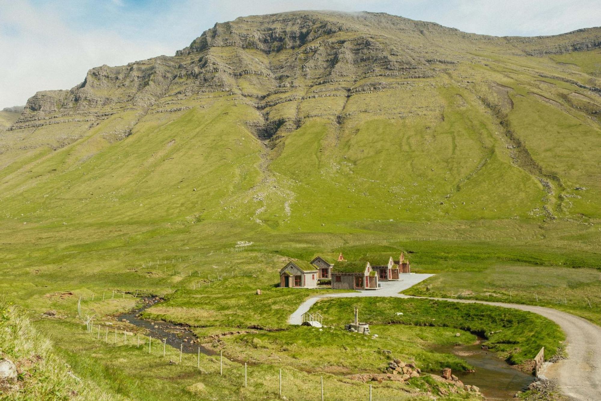 Mulafossur Cottages By Famous Waterfall In Gasadalur Zewnętrze zdjęcie