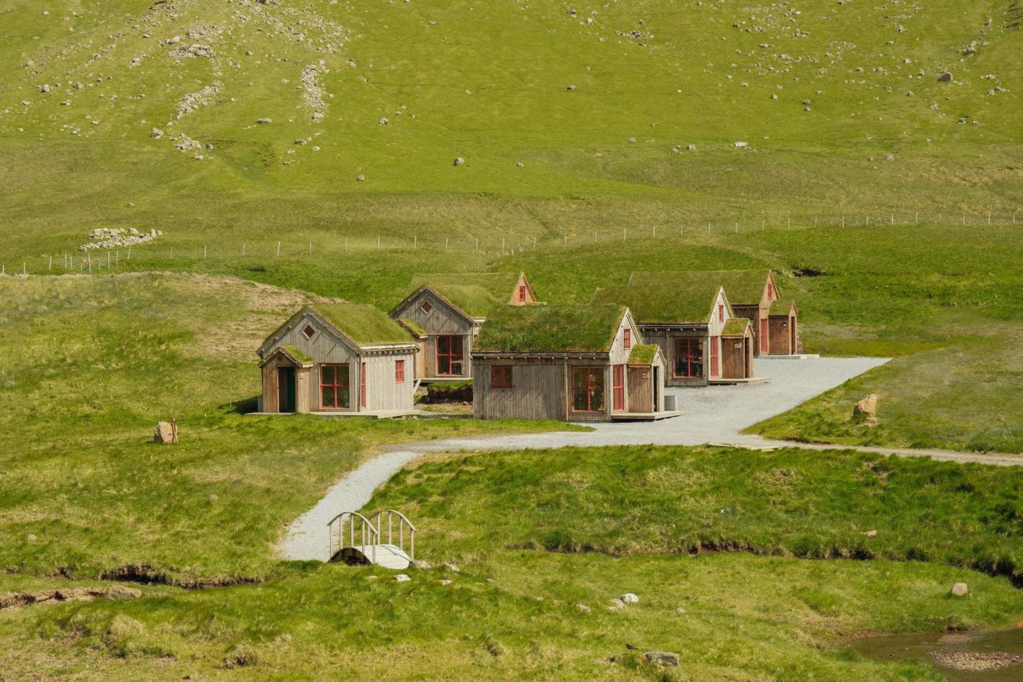 Mulafossur Cottages By Famous Waterfall In Gasadalur Zewnętrze zdjęcie