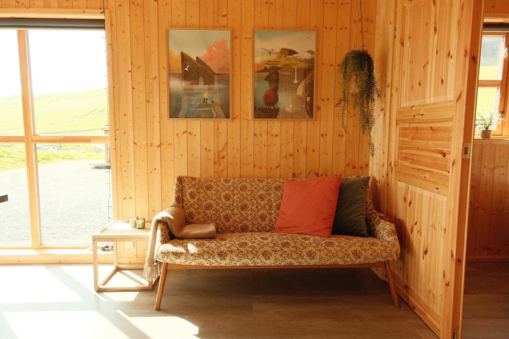 Mulafossur Cottages By Famous Waterfall In Gasadalur Zewnętrze zdjęcie